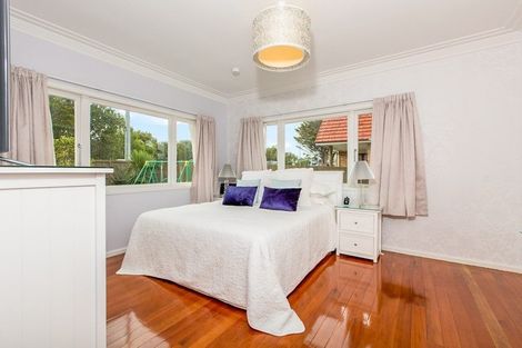 Photo of property in 4164 Great North Road, Glendene, Auckland, 0602