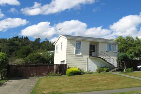 Photo of property in 17 Gentian Street, Timberlea, Upper Hutt, 5018