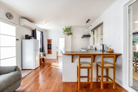 Photo of property in 17 Awaroa Road, Helensville, 0800