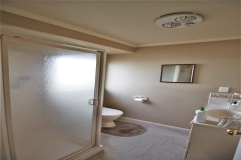 Photo of property in 28 Spinnaker Drive, Flagstaff, Hamilton, 3210