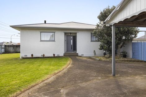 Photo of property in 15 Tasman Street, Opunake, 4616