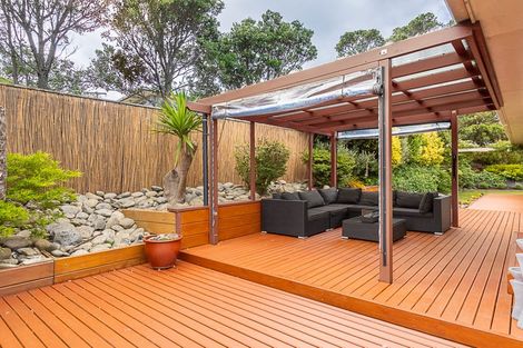 Photo of property in 16 Griffiths Grove, Newlands, Wellington, 6037