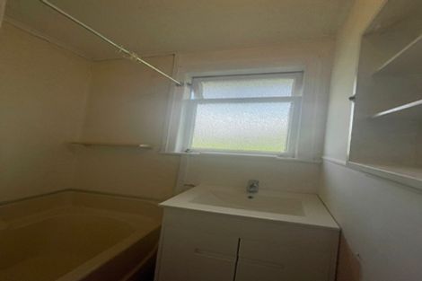 Photo of property in 28 Lincoln Park Avenue, Massey, Auckland, 0614