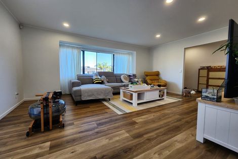 Photo of property in 49 Golfland Drive, Golflands, Auckland, 2013