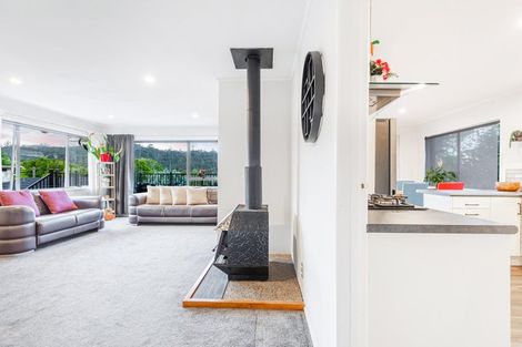 Photo of property in 19 Grassmere Road, Henderson Valley, Auckland, 0612