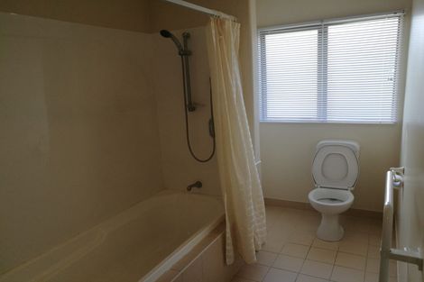 Photo of property in 19h Claremont Way, East Tamaki Heights, Auckland, 2016