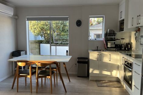 Photo of property in 2/40 Blacklock Avenue, Henderson, Auckland, 0612