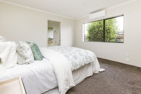 Photo of property in 26 Etherton Drive, Weymouth, Auckland, 2103