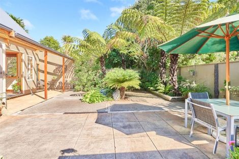 Photo of property in 355 Turitea Road, Turitea, Palmerston North, 4472