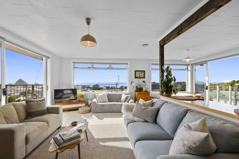 Photo of property in 3 Weston Street, Moturoa, New Plymouth, 4310