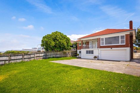 Photo of property in 70 Seacliffe Avenue, Narrow Neck, Auckland, 0622