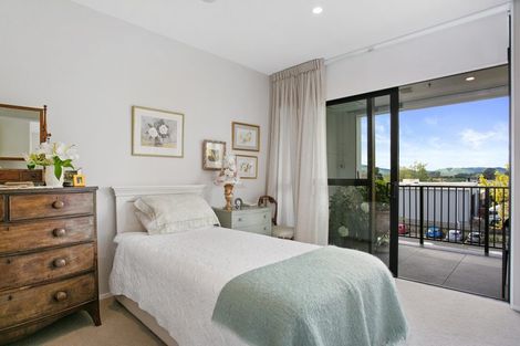 Photo of property in 204/86 Alpha Street, Cambridge, 3434