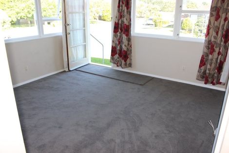 Photo of property in 80a Wikiriwhi Crescent, Awapuni, Palmerston North, 4412