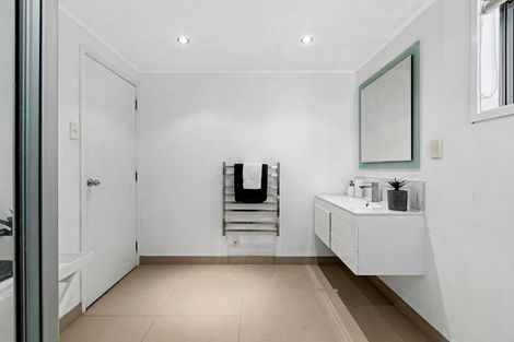 Photo of property in 5 Freya Place, Torbay, Auckland, 0630