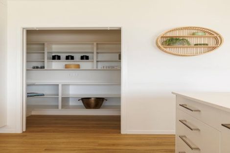 Photo of property in 32 Te Piriti Road, One Tree Point, 0118