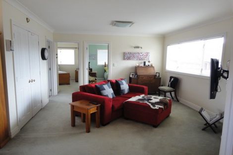Photo of property in 12b Karetu Road, Greenlane, Auckland, 1051