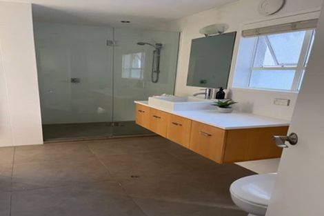 Photo of property in 2/130 Oriental Parade, Oriental Bay, Wellington, 6011