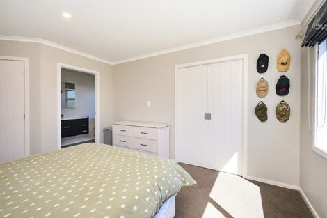 Photo of property in 59 Rosalie Terrace, Kelvin Grove, Palmerston North, 4414