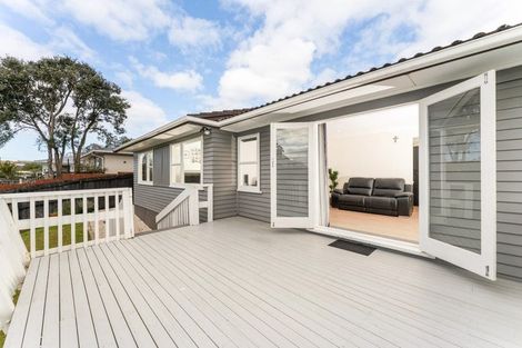 Photo of property in 15 Lendic Avenue, Henderson, Auckland, 0612