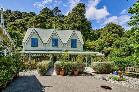 Photo of property in 15 Whiorau Grove, Lowry Bay, Lower Hutt, 5013