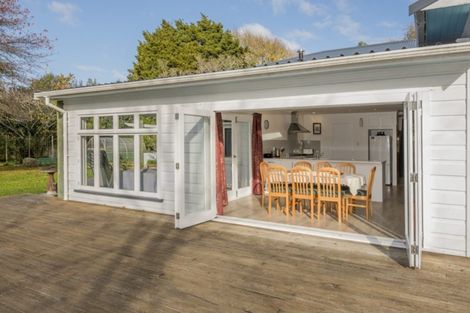 Photo of property in 72 Avenue North Road, Levin, 5510