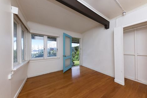 Photo of property in 29 Rayner Road, Piha, New Lynn, 0772