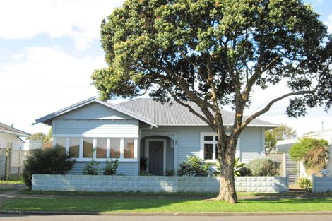 Photo of property in 37 Richmond Street, Fitzroy, New Plymouth, 4312