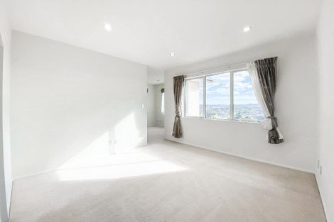 Photo of property in 21 Loughros Place, Pinehill, Auckland, 0632