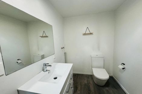 Photo of property in 3/4313 Great North Road, Glendene, Auckland, 0602