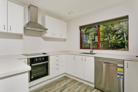 Photo of property in 18 Mallard Place, Unsworth Heights, Auckland, 0632