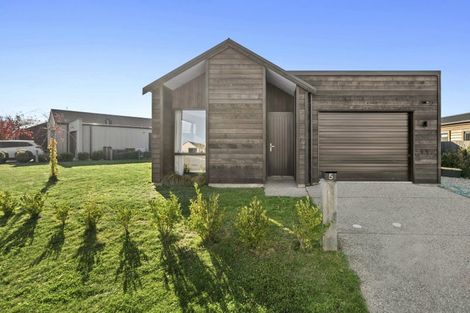 Photo of property in 5 Mount Creighton Crescent, Wanaka, 9305