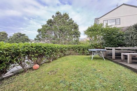Photo of property in 49 Dress Circle, Newlands, Wellington, 6037