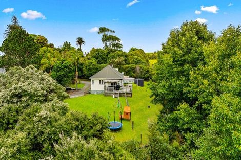 Photo of property in 2 Slater Road, South Head, Helensville, 0874