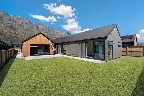 Photo of property in 20 Howden Drive, Jacks Point, 9371