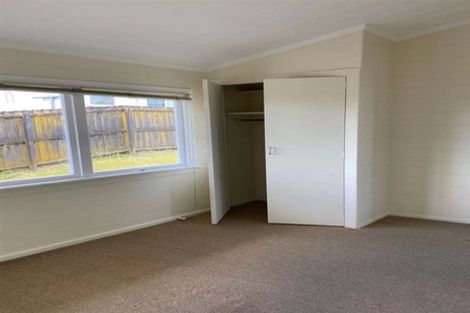 Photo of property in 1/41 Hobsonville Road, West Harbour, Auckland, 0618