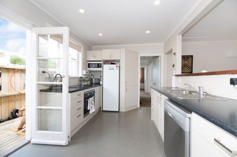 Photo of property in 5b Sheehan Road, Te Atatu South, Auckland, 0610