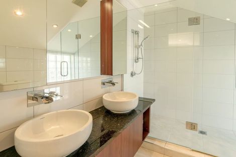 Photo of property in 40 Saint Andrews Square, Strowan, Christchurch, 8052