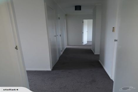 Photo of property in 2/32 Ballater Place, Highland Park, Auckland, 2010