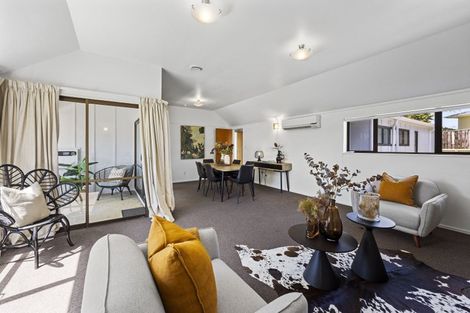 Photo of property in 1 Fairview Place, Westown, New Plymouth, 4310