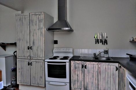 Photo of property in 17 Poplar Grove, Thorndon, Wellington, 6011