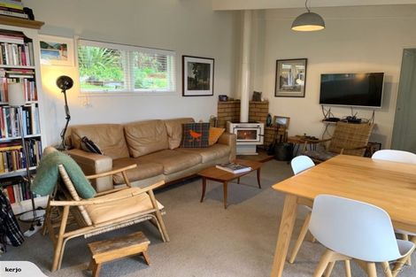 Photo of property in 115 Piha Road, Piha, New Lynn, 0772