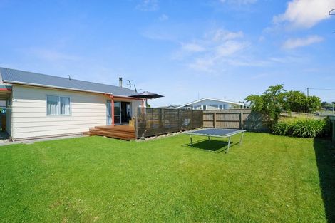 Photo of property in 18a Shortt Street, Foxton Beach, Foxton, 4815
