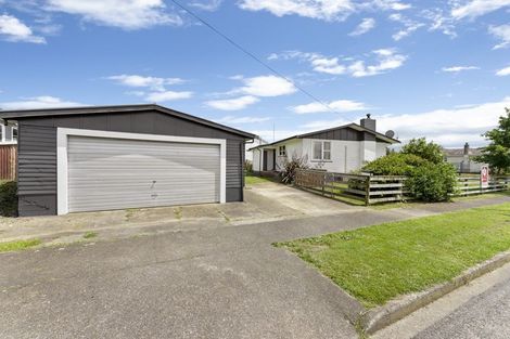 Photo of property in 15 Fox Street, Woodville, 4920