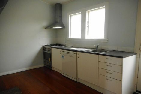 Photo of property in 82 Kelburn Parade, Kelburn, Wellington, 6012