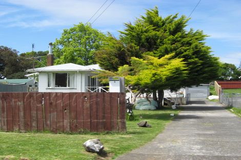 Photo of property in 4 Tarata Crescent, Mangere Bridge, Auckland, 2022