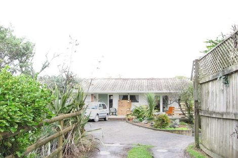 Photo of property in 24 Marine Parade, Mellons Bay, Auckland, 2014