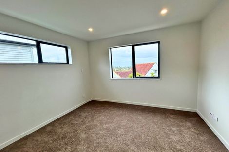 Photo of property in 23c Athena Drive, Totara Vale, Auckland, 0629