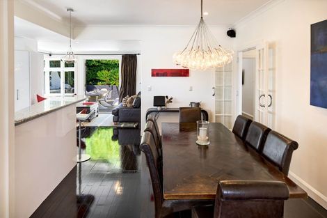 Photo of property in 43 The Crescent, Roseneath, Wellington, 6011