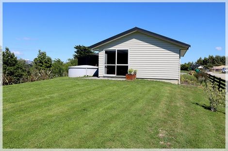 Photo of property in 17 Westwood Drive, Aokautere, Palmerston North, 4471