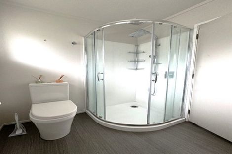 Photo of property in 2/4 Mahuta Grove, Northcote, Auckland, 0627